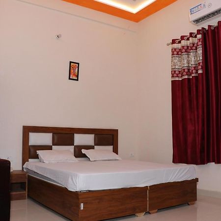 Hotel Kcr آغْرا المظهر الخارجي الصورة
