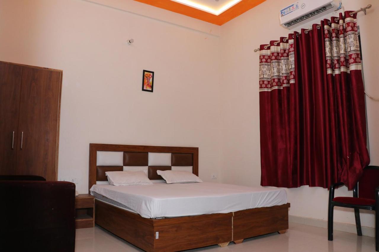 Hotel Kcr آغْرا المظهر الخارجي الصورة
